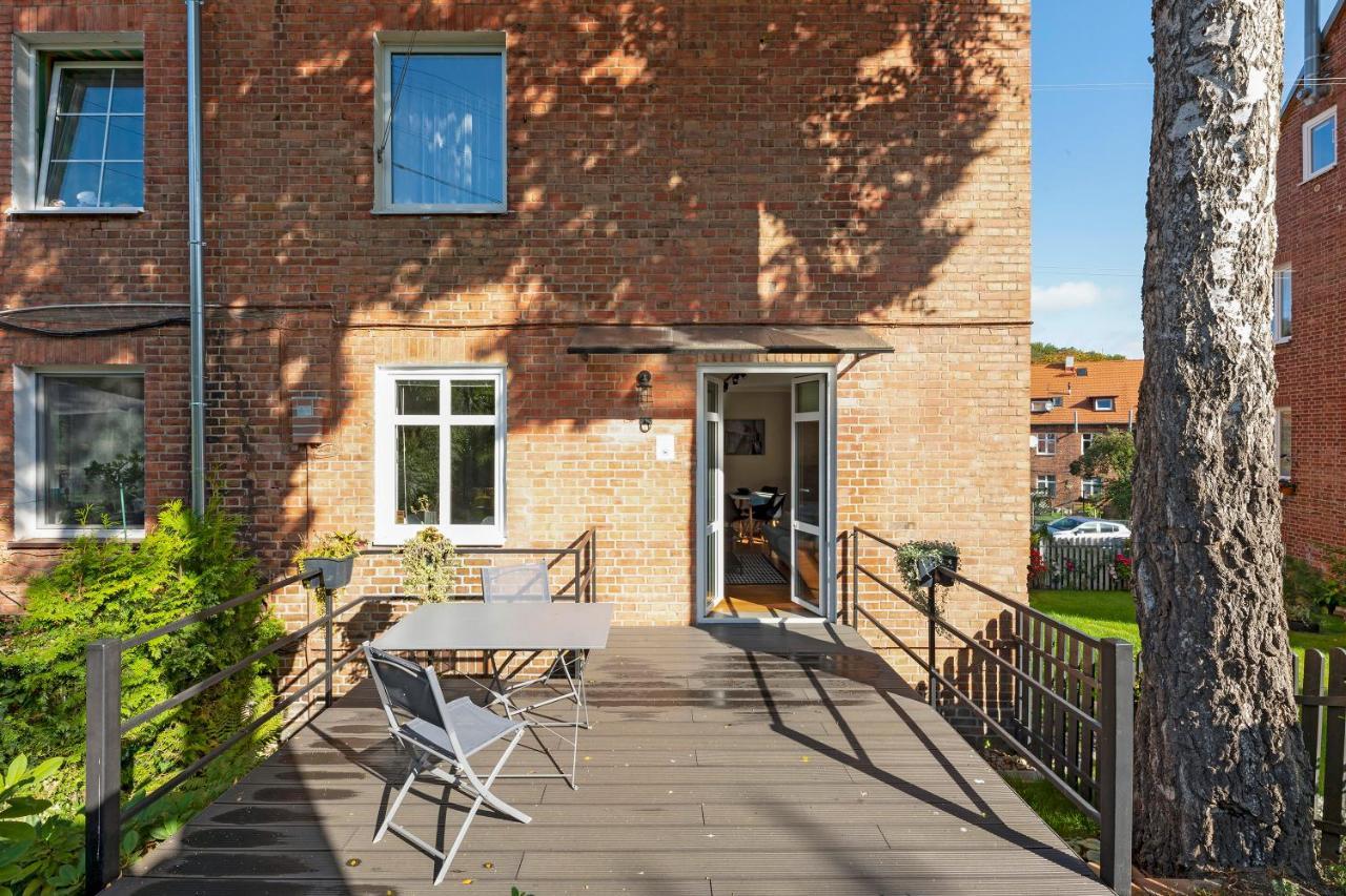 Grand - Entry - With Garden In Apartament *